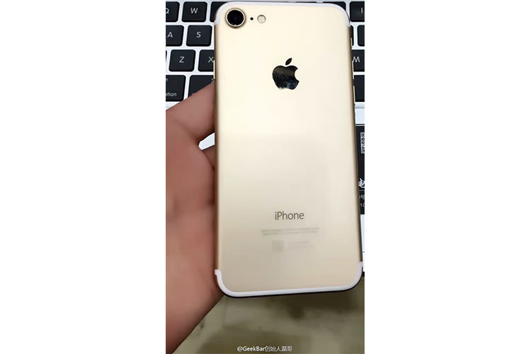 افشای نخستین تصاویر از آیفون 7 در حال کار افشای نخستین تصاویر از آیفون 7 در حال کار