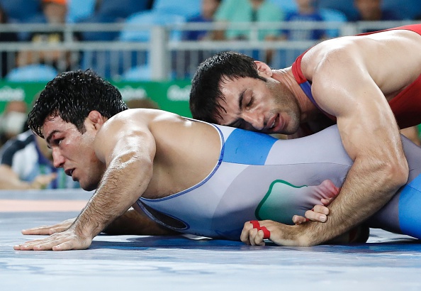 جنگ دوملیتی دو ایرانی رو تشک کشتی(+گزارش تصویری)