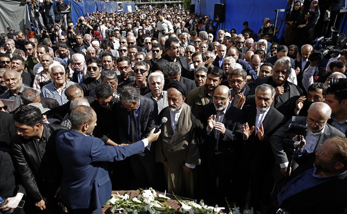 چه کسی بر پیکر داوود رشیدی نماز خواند؟