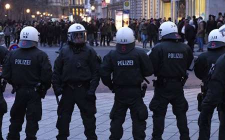 حمله افراط گرایان به پناهجویان در آلمان (+عکس)