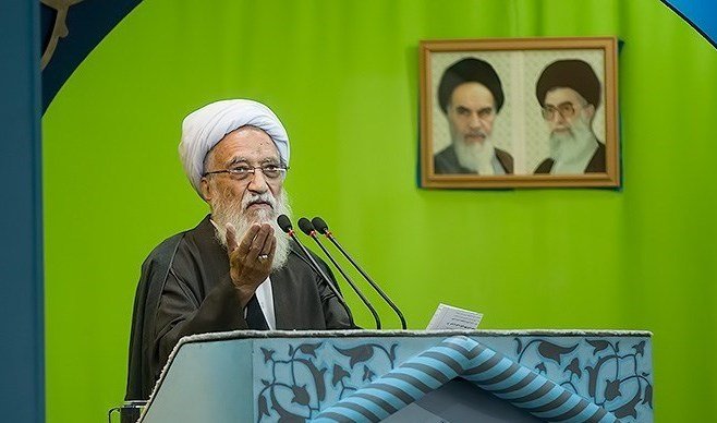 امام جمعه تهران: استعفای مدیرعامل راه‌آهن جای تعجب دارد/ اگر مقصر نیست چرا به تقلید از بیگانگان در هنگام حادثه استعفا می دهد؟