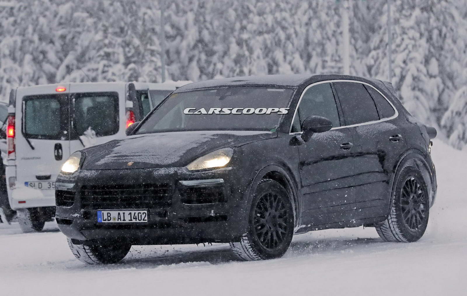 اولین پورشه کاین 2018 در حال برفنوردی اولین پورشه کاین 2018 در حال برفنوردی