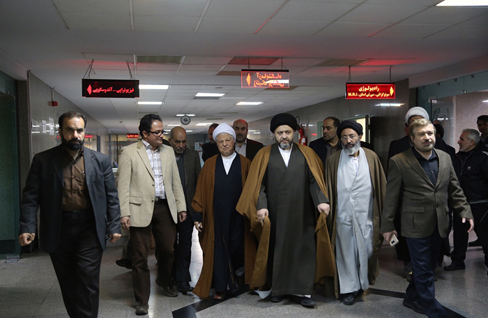 عیادت هاشمی از موسوی اردبیلی (+عکس)