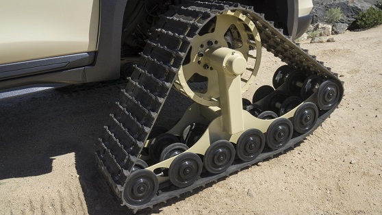 این تانک نیسان از هر مانعی میگذرد این تانک نیسان از هر مانعی میگذرد