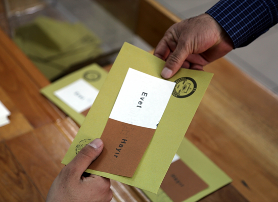 پیروزی لب مرزی حامیان اردوغان در همه پرسی ترکیه / حزب مخالف خواستار بازشماری آرا شد