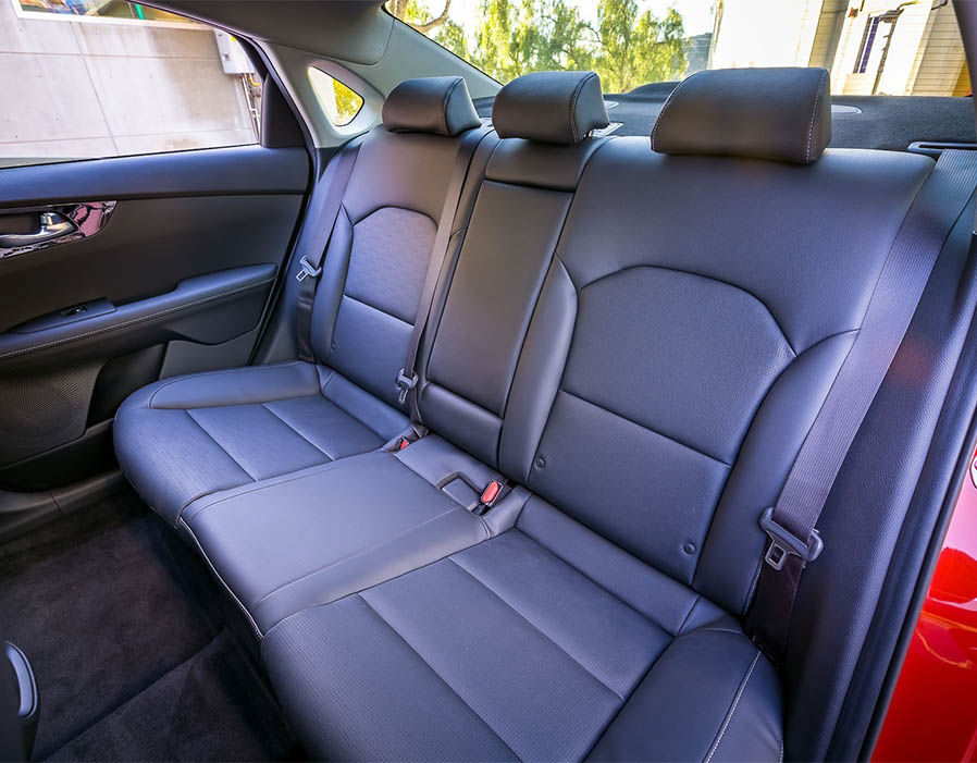 کیا سراتوهای جدید با الهام از استینگر ساخته میشوند کیا سراتوهای جدید با الهام از استینگر ساخته میشوند