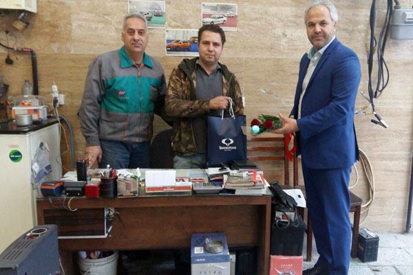 تبریک رامک خودرو به مشتریان مسیحی سانگ یانگ (+عکس) تبریک رامک خودرو به مشتریان مسیحی سانگ یانگ (+عکس)