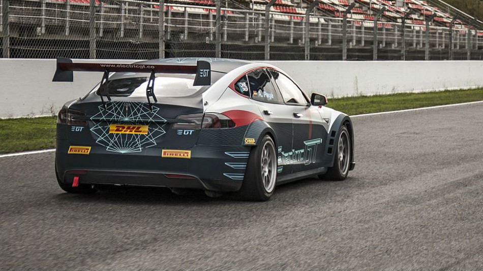 ورود تسلا به مسابقات اتومبیلرانی (+عکس)