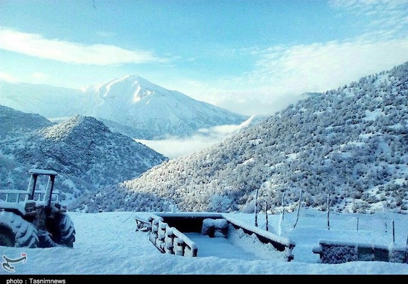 محاصره یک ماهه روستائیان الیگودرز در برف (+عکس) محاصره یک ماهه روستائیان الیگودرز در برف (+عکس)