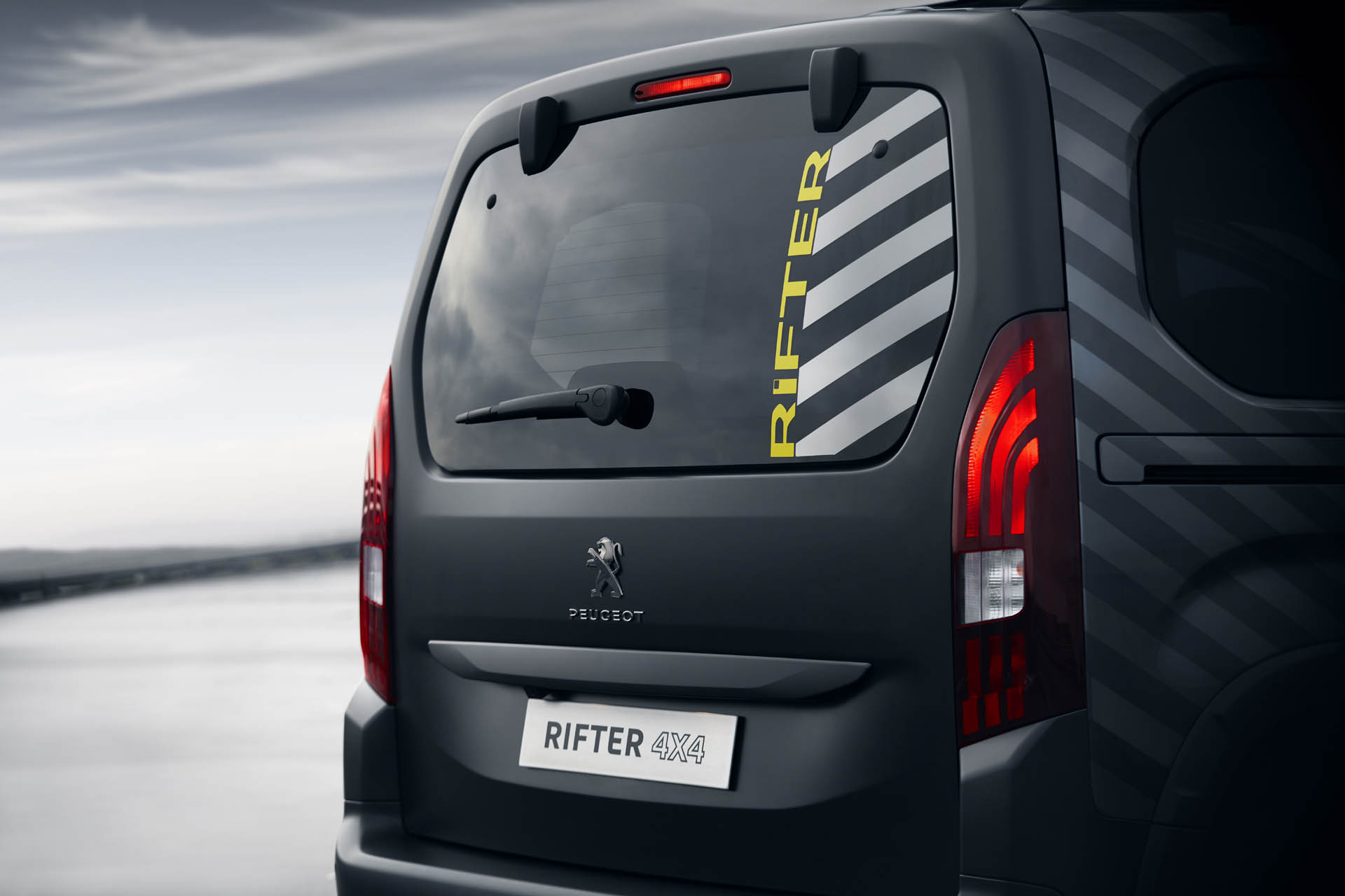 ون مفهومی ریفتر پژو با قابلیت حرکت آفرودی ون مفهومی ریفتر پژو با قابلیت حرکت آفرودی