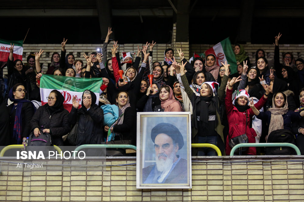 مسابقه تیمملی با حضور بانوان در ورزشگاه بدون درد و خونریزی(+عکس) مسابقه تیمملی با حضور بانوان در ورزشگاه بدون درد و خونریزی(+عکس)