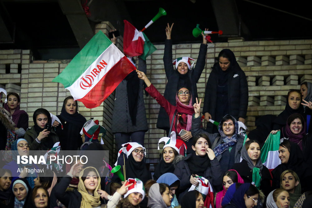 مسابقه تیمملی با حضور بانوان در ورزشگاه بدون درد و خونریزی(+عکس) مسابقه تیمملی با حضور بانوان در ورزشگاه بدون درد و خونریزی(+عکس)