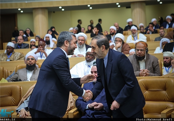 سردی روابط ایران و تاجیکستان / تعطیلی دفاتر فرهنگی ایران و ممنوعیت فروش رساله امام در تاجیکستان