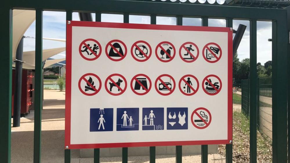 یک تفرجگاه ساحلی فرانسه: ورود زن محجبه ممنوع (+عکس)