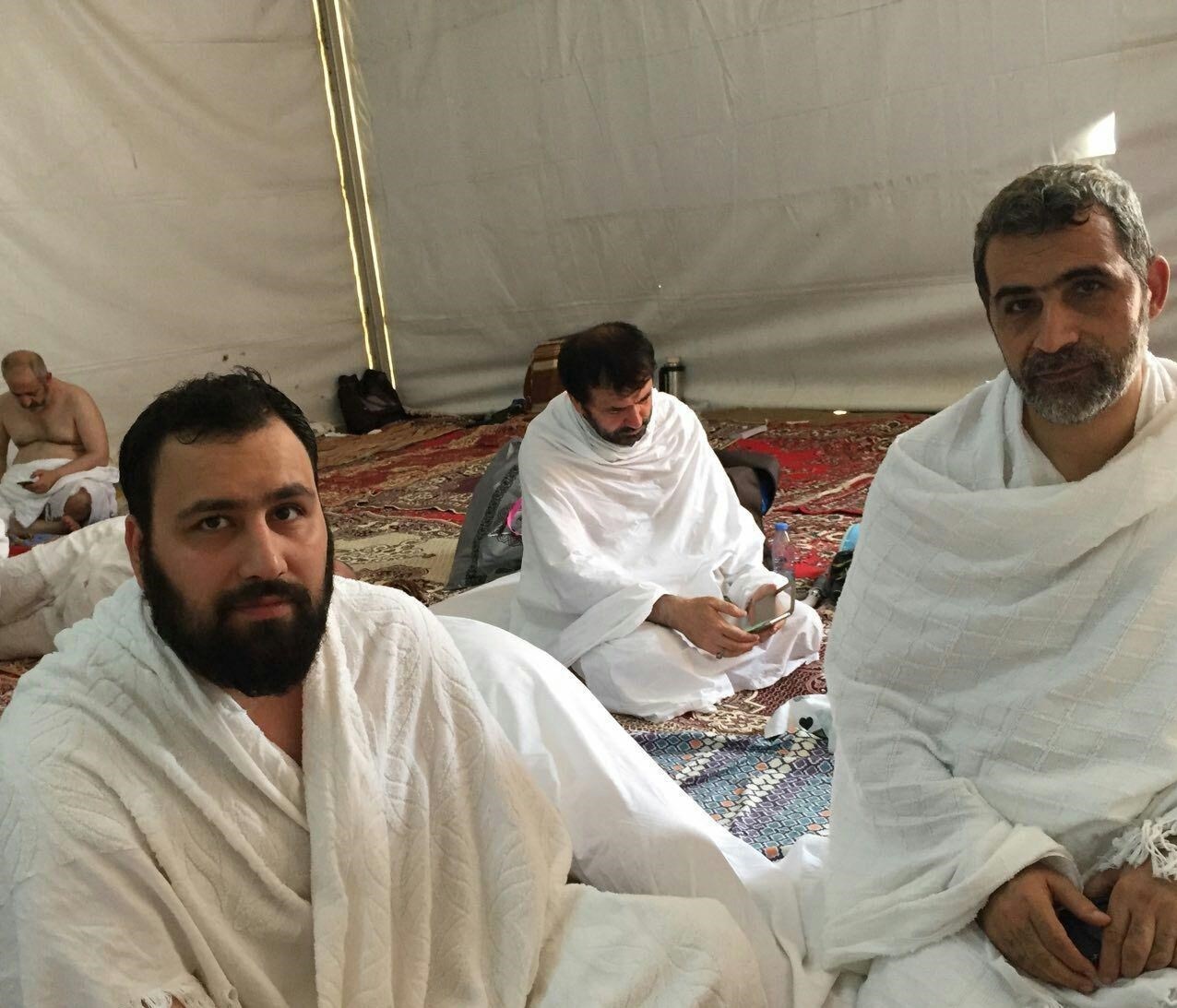 نوه امام خمینی در لباس احرام / عکس