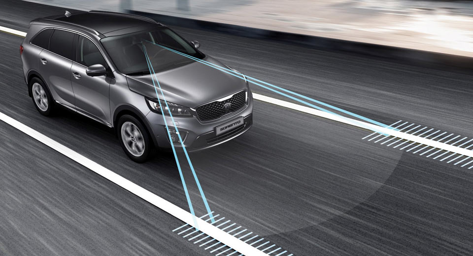 سامانه نگهدارنده بین خطوط سالانه از بروز 85 هزار تصادف میکاهد سامانه نگهدارنده بین خطوط سالانه از بروز 85 هزار تصادف میکاهد