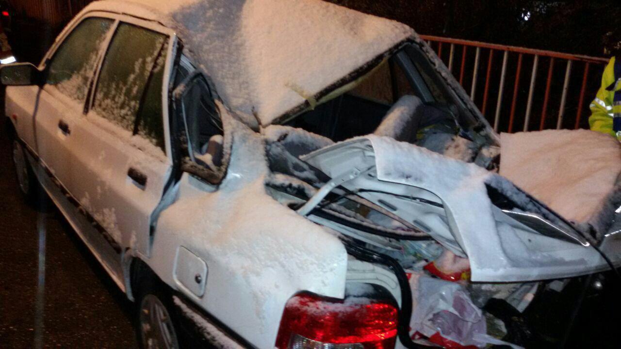 سقوط سنگ در جاده هراز روی پراید/ 1 کشته و 1 زخمی سقوط سنگ در جاده هراز روی پراید/ 1 کشته و 1 زخمی