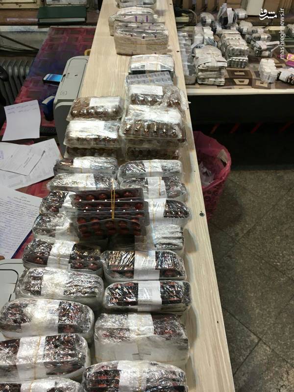کشف ۱۴ هزار بسته داروی قاچاق (عکس)
