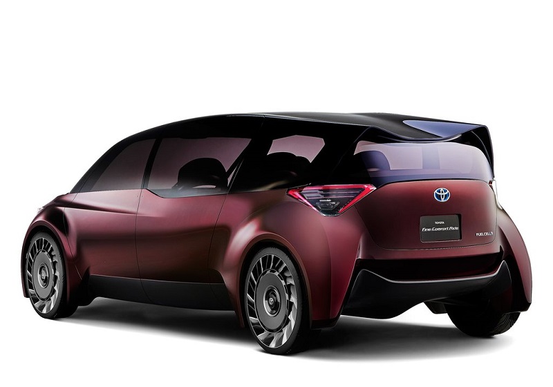 فاین‌کامفورت تویوتا مدلی برای نمایش اطلاعات روی شیشه‌های جانبی