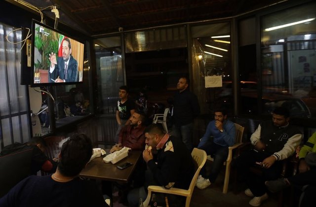 آسوشیتدپرس: لحظات عجیب در مصاحبه حریری/ از مرد پشت اتاق تا بغض فروخورده