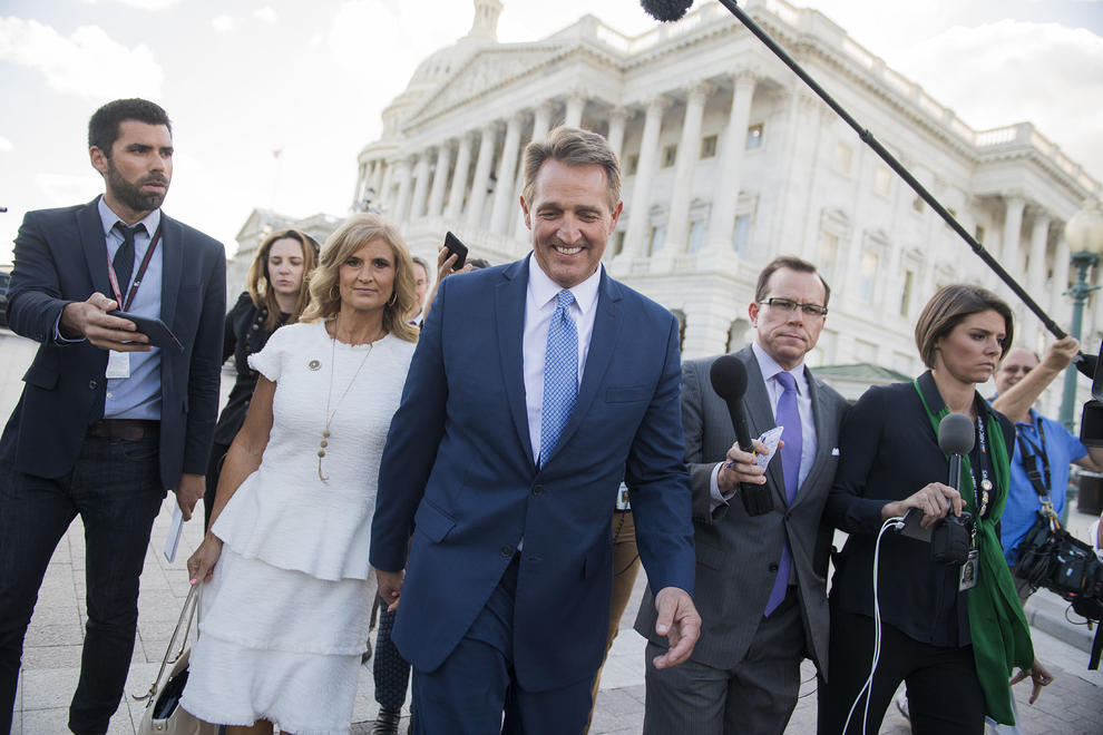 نطق اعتراضی سناتور جمهوریخواه علیه ترامپ نطق اعتراضی سناتور جمهوریخواه علیه ترامپ