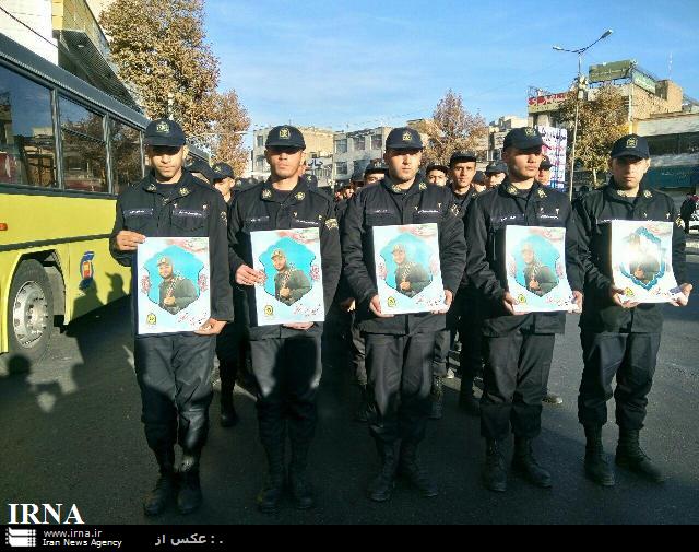 تشییع پیکر سرباز فداکار در کرج (+عکس)