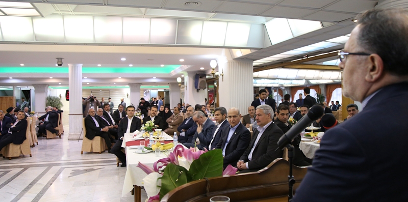 سال 96؛ تخصیص 48 میلیارد دلار ارز برای واردات/ پرداخت 520 هزار میلیارد تومان وام سال 96؛ تخصیص 48 میلیارد دلار ارز برای واردات/ پرداخت 520 هزار میلیارد تومان وام