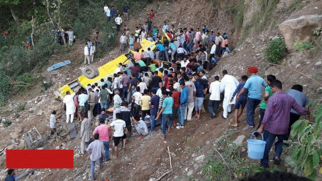 سقوط اتوبوس به دره ای در هند/ 30 کشته (+عکس)