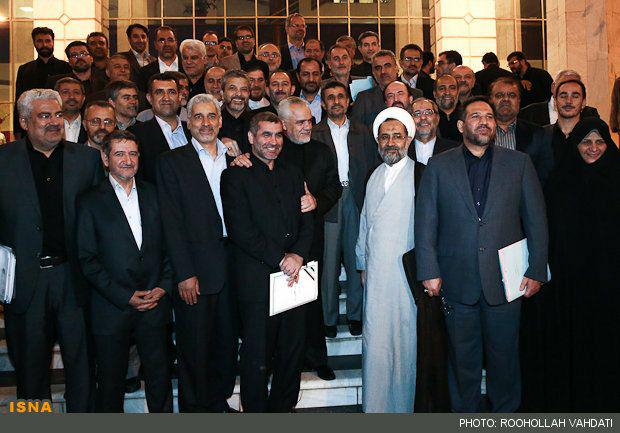 تحلیل نامه 43 مقام سابق دولت به محمود احمدی نژاد/آیا دولت حسن روحانی لیبرال است؟/عملکرد دولت ها کاملا سیاه یا سفید نیست