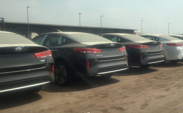 سرپرست سازمان توسعه تجارت ایران : نتیجه جلسه سران سه قوا درباره ترخیص خودروهای مانده در گمرک به زودی اعلام می‌شود