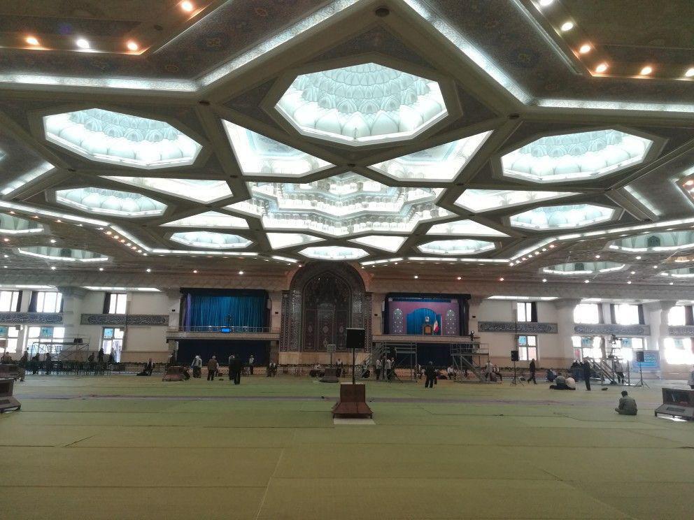 توضیح امام جمعه تهران درباره حذف نرده‌ها