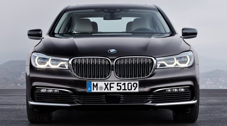 هفت نسل سری 7 ب‌ام‌و در یک نگاه