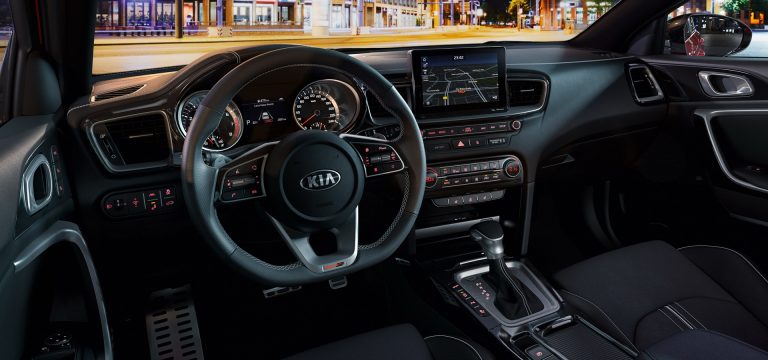 مقایسه پروسید کیا و شوتینگ‌بریک CLA بنز