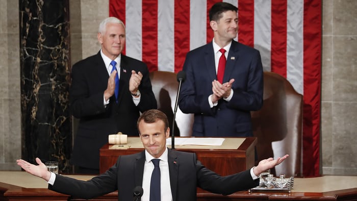 ماکرون در بازگشت ار آمریکا : نتوانستم ترامپ را قانع به ماندن در برجام کنم/ آمریکا احتمالا از برجام خارج می شود ماکرون در بازگشت ار آمریکا : نتوانستم ترامپ را قانع به ماندن در برجام کنم/ آمریکا احتمالا از برجام خارج می شود