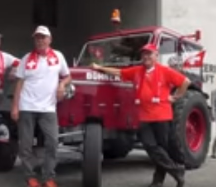 سفر هوادار سوئیس با تراکتور به روسیه (+عکس) سفر هوادار سوئیس با تراکتور به روسیه (+عکس)