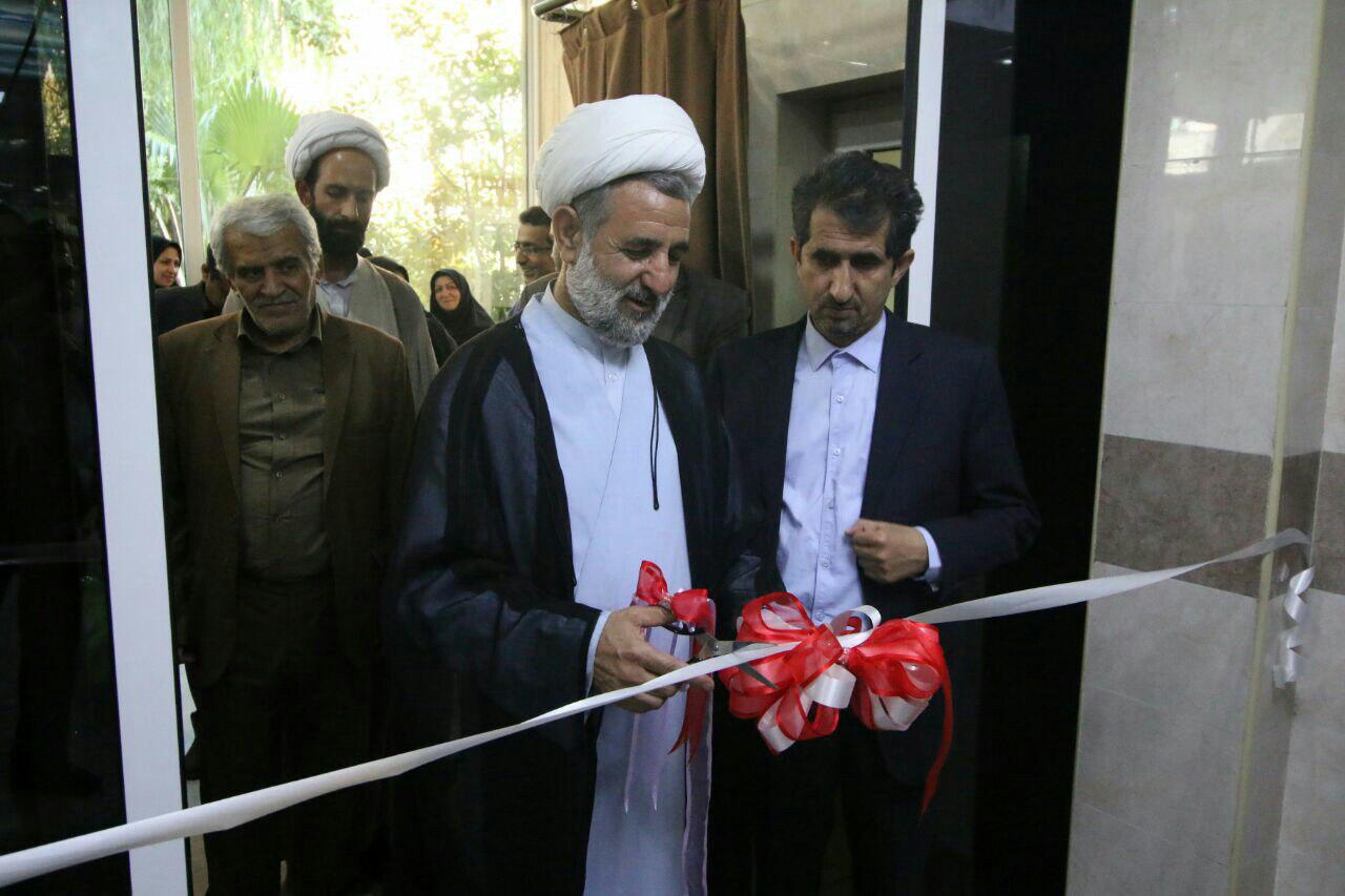 گور پدر ملت آمریکا! آقای نماینده به چه کسی گل می‌زنی؟