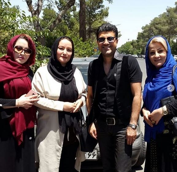 حضور خواننده لس آنجلسی در مراسم تشییع ملک مطیعی (عکس)