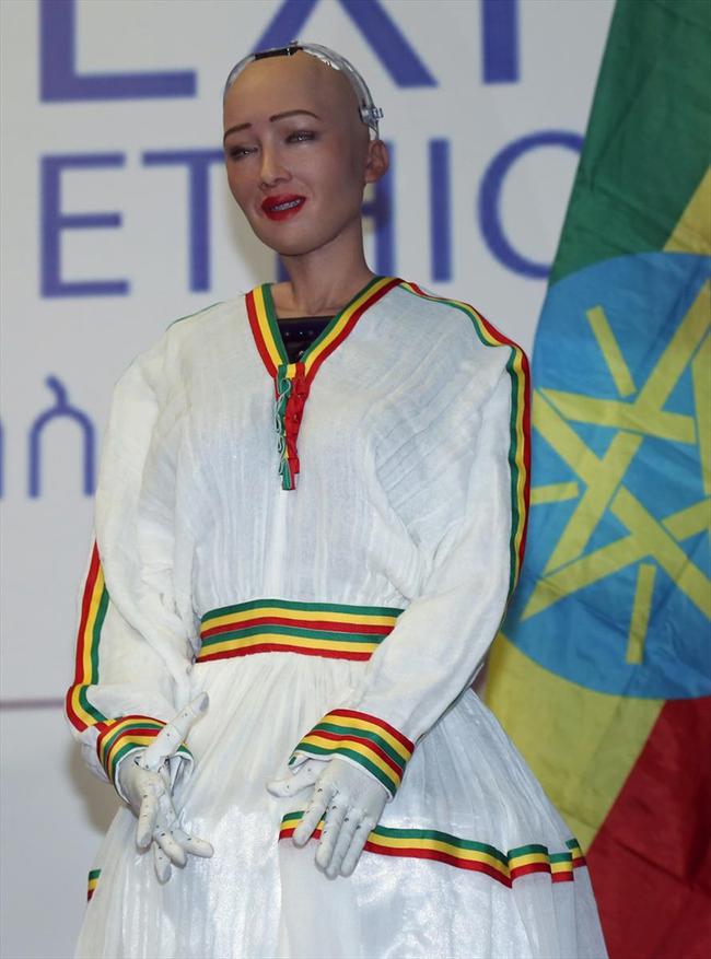 گُم شدن قطعات بدن نخستین روبات انساننمای دنیا (+عکس) گُم شدن قطعات بدن نخستین روبات انساننمای دنیا (+عکس)