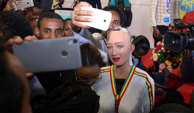 گُم شدن قطعات بدن نخستین روبات انساننمای دنیا (+عکس) گُم شدن قطعات بدن نخستین روبات انساننمای دنیا (+عکس)