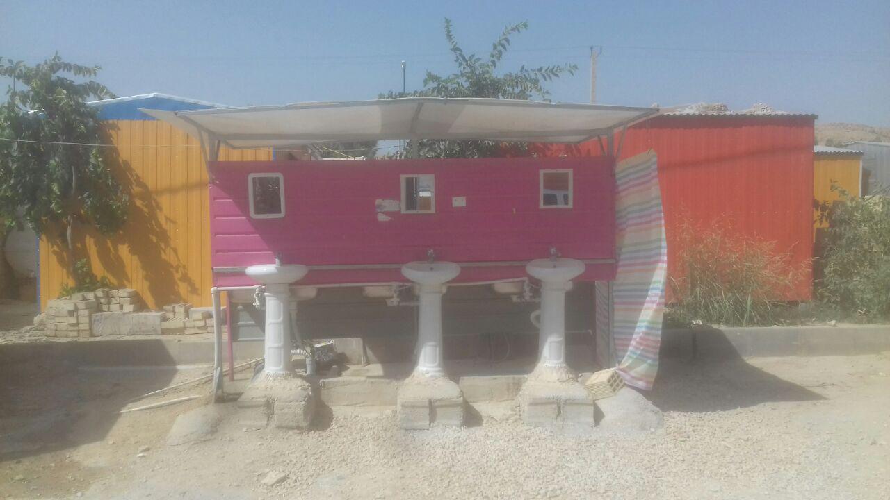 به دنبال زندگی دوباره در تلی از خاک به دنبال زندگی دوباره در تلی از خاک