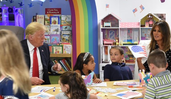 ترامپ پرچم کشورش را به اشتباه رنگ آمیزی کرد (+عکس) ترامپ پرچم کشورش را به اشتباه رنگ آمیزی کرد (+عکس)