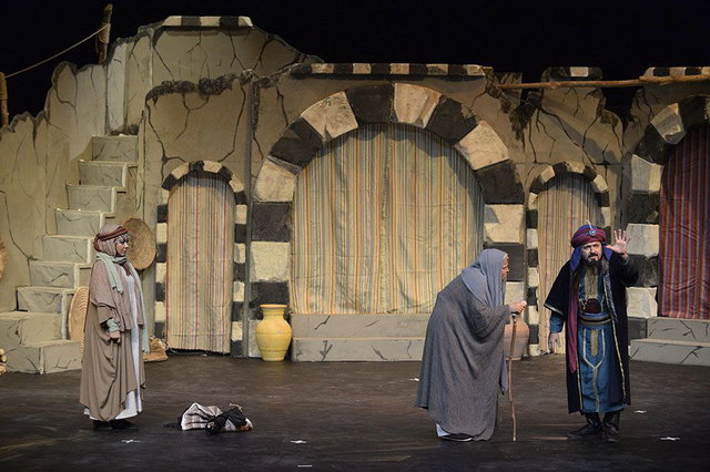 امام جمعه موقت تهران چراغ یک تئاتر را روشن کرد امام جمعه موقت تهران چراغ یک تئاتر را روشن کرد