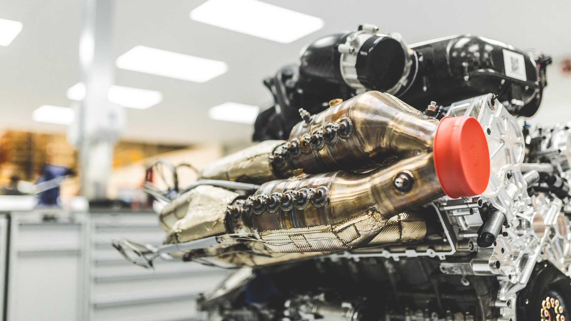 موتور 1000 اسب بخاری استون مارتین والکری موتور 1000 اسب بخاری استون مارتین والکری