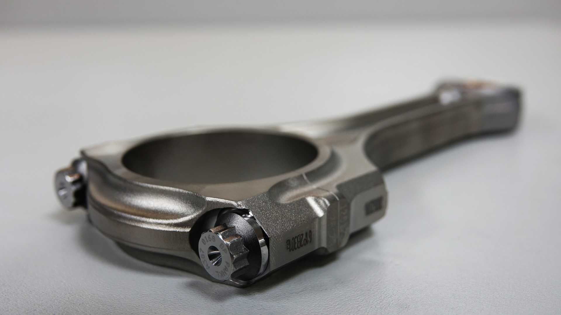 موتور 1000 اسب بخاری استون مارتین والکری موتور 1000 اسب بخاری استون مارتین والکری