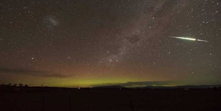 عکاس آماتور از شهاب سنگ سبز رنگ عکس گرفت(+ عکس)