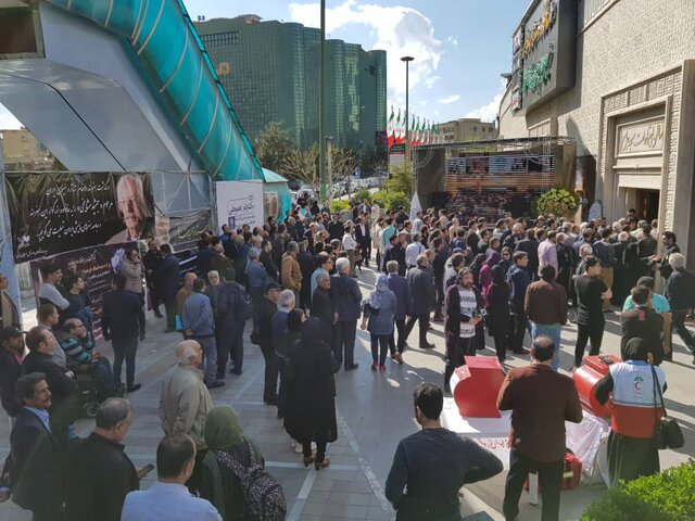 برپایی مراسم یادبود جمشید مشایخی با حضور گسترده مردم