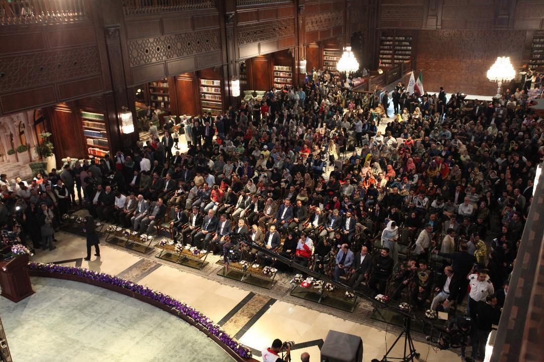 جمع آوری بیش از 25 میلیارد و سیصد میلیون ریال کمک مردمی در گردهمایی اکران فیلم تختی در بازار بزرگ ایران