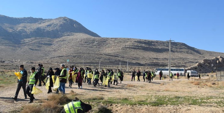 جمع‌آوری زباله‌های تجزیه‌ناپذیر از دریاچه مهارلو