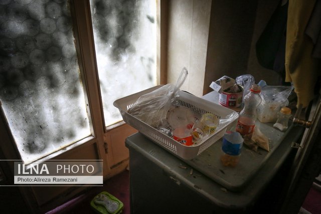 زندگی کارگر، دانشجو و معلمِ بازنشسته با معتاد و سارق زیر یک سقف/«فقر و بی‌پولی» نقطه اشتراک ساکنان خانه‌های مجردی