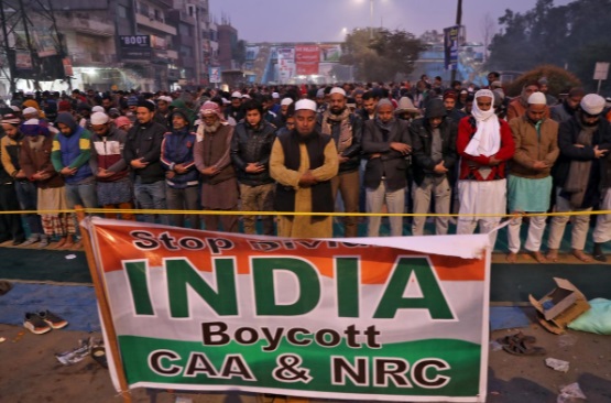 اعتراض صلحآمیز گروهی از معترضان هند/ آنها در خیابان بریانی میخورند و سکوی سخنرانی دارند (+عکس) اعتراض صلح آمیز هند